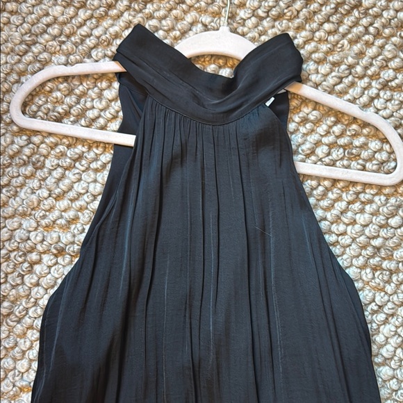 Elegant Black Halter Dress - Picture 11 of 12
